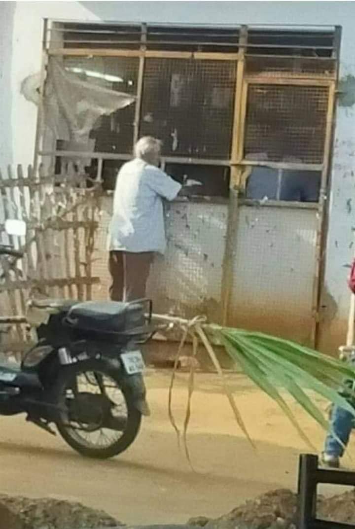 tadarahim_offic's tweet photo. பொங்கல் இலவசம் 

அரசு கொடுக்கும் 2500 ரூ பரிசு டாஸ்மாக் மூலம் அரசுக்கே திரும்பி வந்துவிடும் என அமைச்சர் திண்டுக்கல் சீனிவாசன் சொன்னது உண்மை தான் போல https://t.co/P1TWM5TSM5
