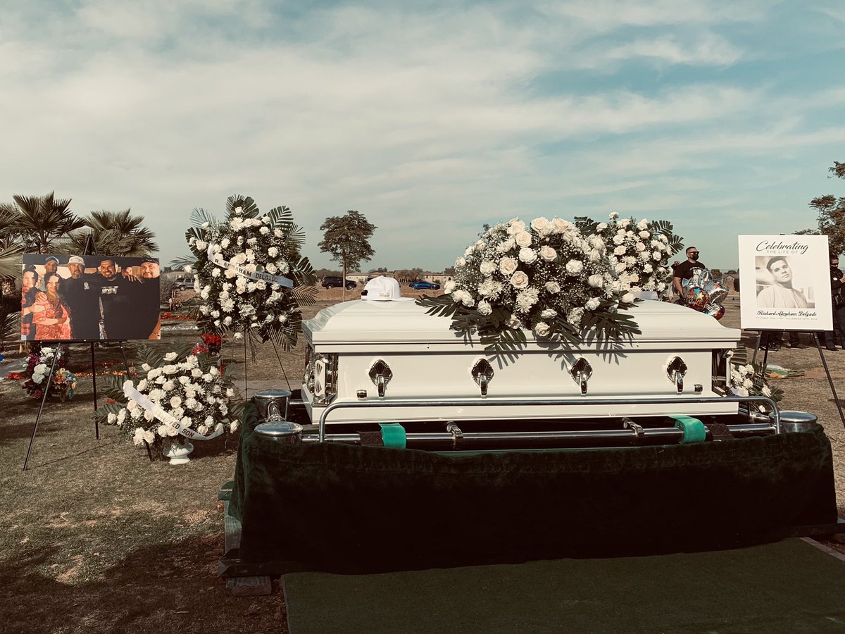 prindelgado01's tweet photo. we love you forever. #LLA 🕊❤️ https://t.co/SoBblosegS