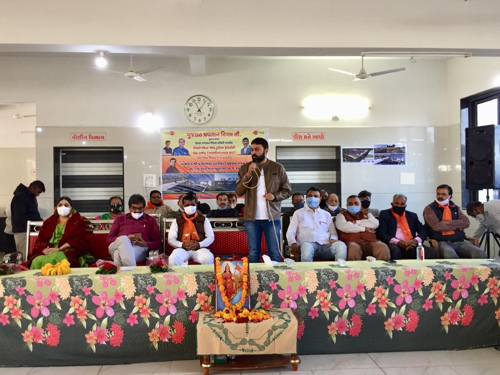 Mradadiya902's tweet photo. રાજકોટ જીલ્લાના કોટડાસાંગાણી તાલુકાના રામોદ ગામે રાજ્ય સરકાર દ્વારા રૂ. ૨ કરોડના ખર્ચે નિર્માણ થનાર રીવરફ્રન્ટના કામનુ ખાતમુહુર્ત કરતા યુવા મંત્રીશ્રી જયેશ રાદડીયા તેમજ આગેવાનો.

#jayeshradadiya https://t.co/eYOyQX98ad