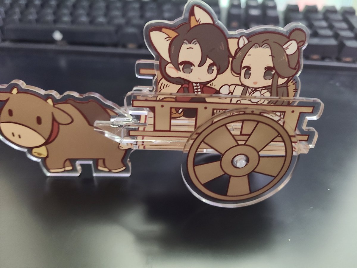 It might sound weird because I'm using a translator. The package arrived safely. I was surprised when I opened it. ???Each item is so cute and lovely. ???And there's so many!! I don't know how to repay this favor. I'm so happy. Thank you!(@Hedgehogroll) 