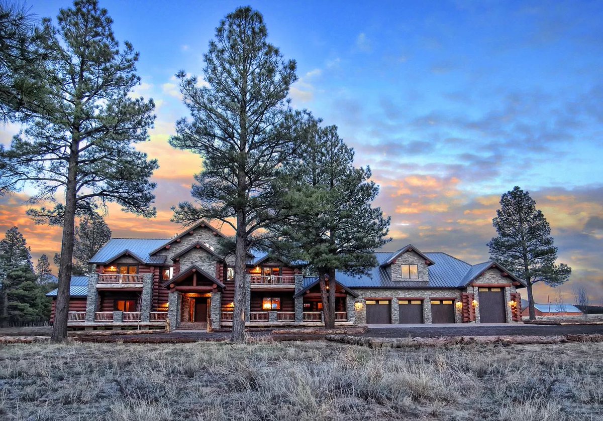 ChaseWagner4's tweet photo. Future house plans at the end of 2020... vs 
 future house plans by the 7th day of 2021... https://t.co/zGWFa4Na2c