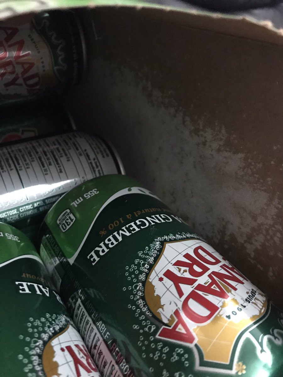 CLatsReg's tweet photo. @CanadaDry never seen a white powdery substance in a box of Ginger Ale before. Cause for concern?? https://t.co/jdJmdiv9Og
