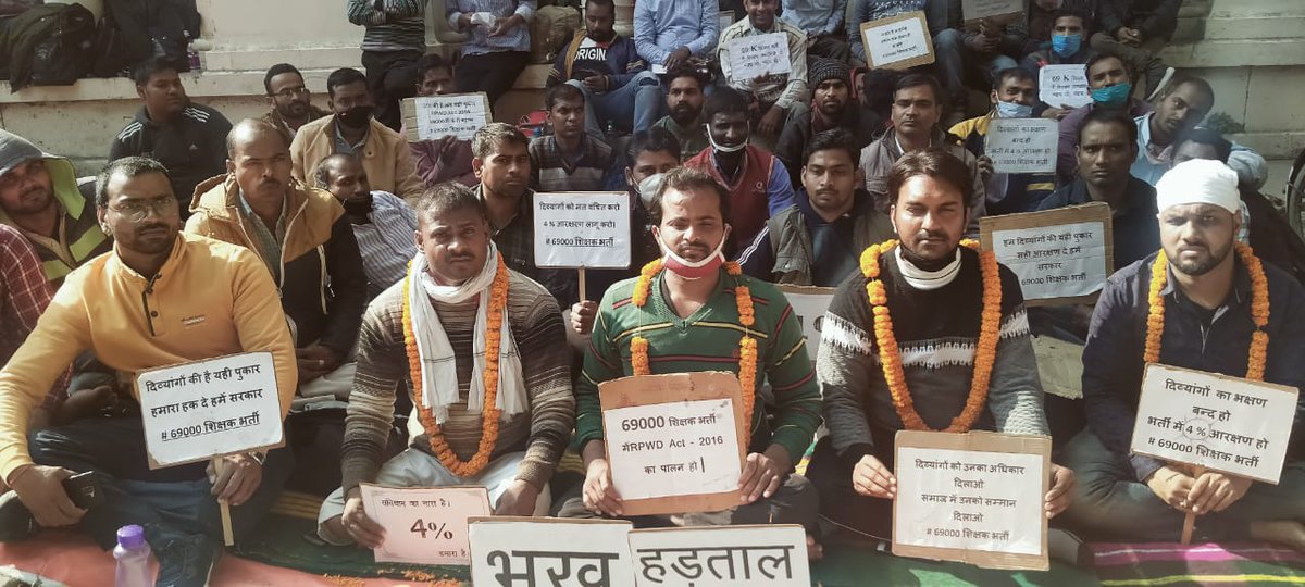 Vinay11223's tweet photo. @AnkitaP06433453 @Deepakp51396359 @UPTakOfficial @mewatisanjoo वाह रे रामराज्य की दुहाई देने वालेअब मौंन क्यों हो? दिव्यांग लगातार 26 दिन से अनशन कर रहे है कोई सुनने को तैयार नही? क्या यही सुशासन व्यवस्था है? हमारे वोट की कीमत हम दिव्यांगों का शोषण करके दिया जा रहा है @myogioffice @drdwivedisatish @CMOfficeUP @basicshiksha_up
#RPWD_act2016 https://t.co/Z6NOKO33qp