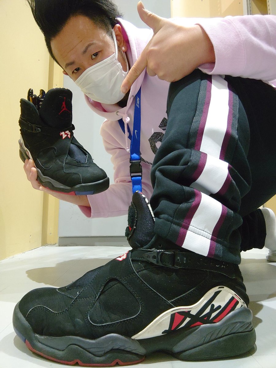 mobstyles0823's tweet photo. 今日は8日なのでJORDAN 8!
1993年にジョーダンがNBAで3連覇を達成した際に履いていたオリジナルカラーの復刻モデルをJORDAN xパリサンジェルマンのパンツとピンクのいっちゃんパーカーで合わせてみました!
#NIKE
#AIRJORDAN8RETRO
#PLAYOFF
#PARISSAINTGERMAIN
#LOWIQ01
#GARNI
#キモ撮り https://t.co/Bi8Xh2dUXU