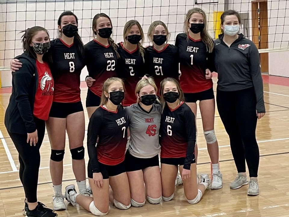 This past weekend 3 of our teams placed in the Bay Bash tournament! 14 Red took 2nd in gold, 16 Black took 1st in Silver, and 15 Red took 1st in gold playing at the 16s level... I guess you could say we "bashed" the competition😉😉