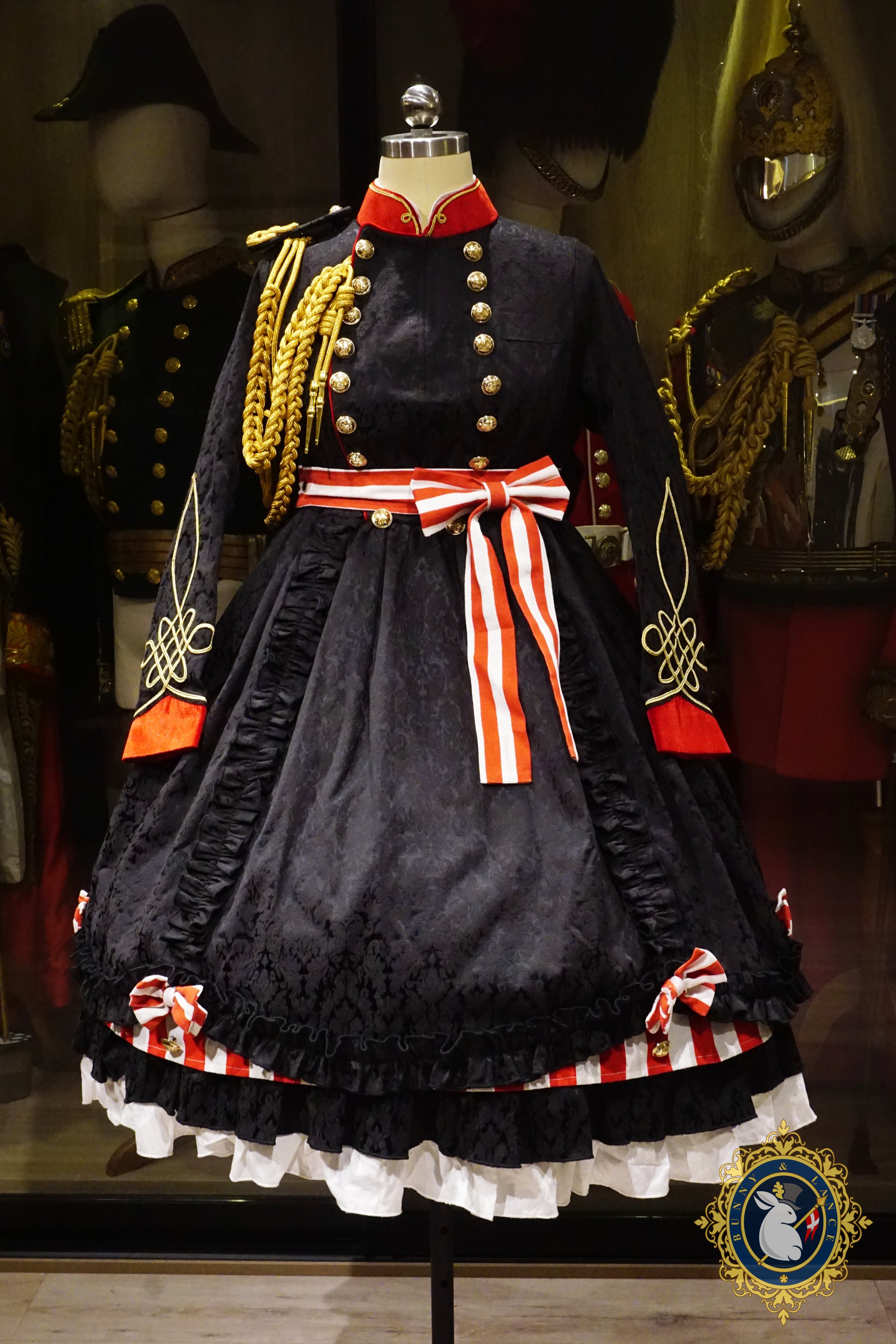 Uzivatel 止水工坊plantagenet 制服オーダーメイド Na Twitteru 止水工坊 今回のｖショーで販売 予定の服をツイッターで販売に変更させます １ 陸軍大礼ロリータ服 内部オーダー仕様 肩幅３４ 袖丈５２ バスト９５ 丈１０５ 飾緒と肩章含み 量産型の値段
