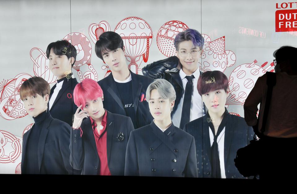Buzz_Access's tweet photo. .@BTS_ARMY ‘#Dynamite’ Was The Only Single To Sell One Million Copies In The U.S. In 2020 @BTS_ARMY https://t.co/BC8JwxJRWH