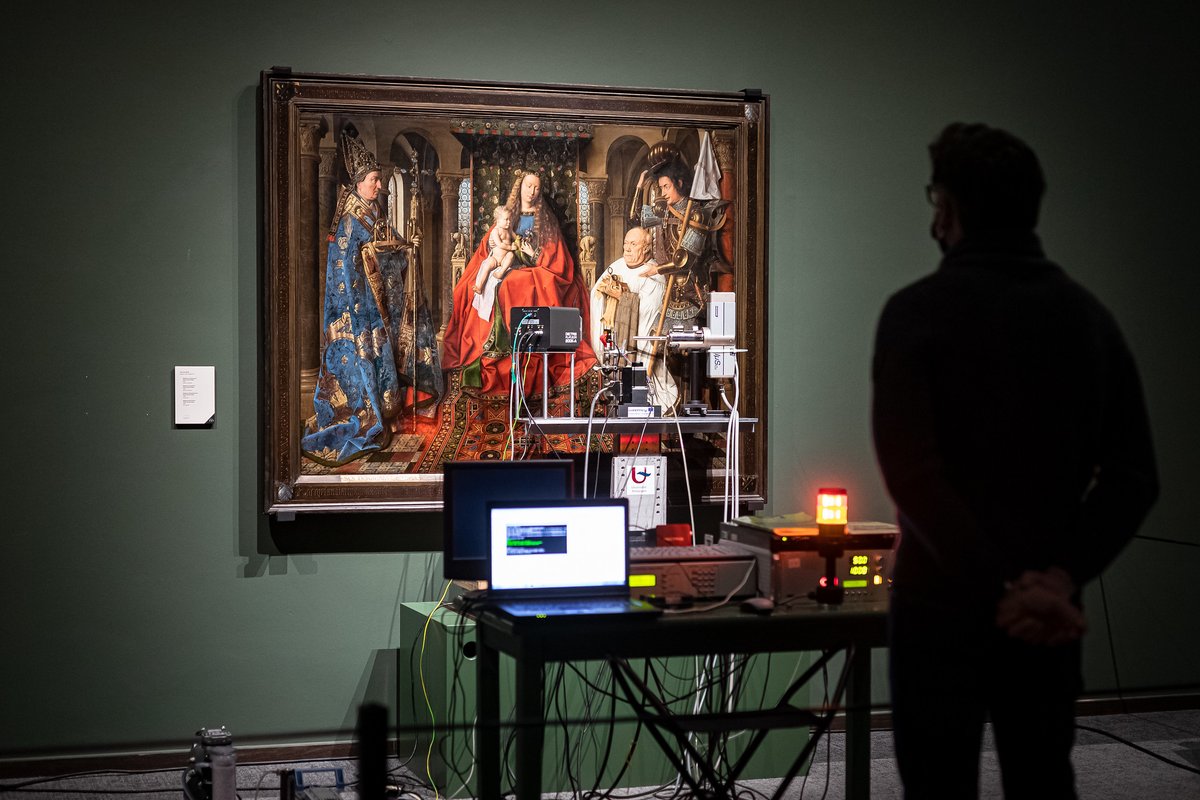 VlaamseKunstCol's tweet photo. The University of Antwerp (research groups AXES & ARCHES) is conducting an examination of ‘Madonna with Canon Joris van der Paele’ by #JanvanEyck, using Macroscopic X-ray Powder Diffraction Scanning. @MuseaBrugge @UAntwerpen #flemishprimitives https://t.co/0dIDWpUyUK https://t.co/s770UVgnse