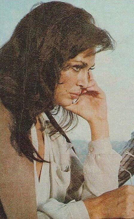 ip37_'s tweet image. : عُيونكَ مرّسآل, حب واُغنية 🤎🤍