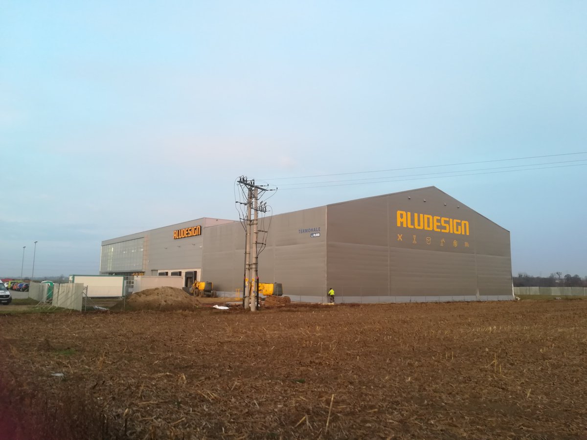 RubbGroup's tweet image. Aludesign expands with Rubb hall

The construction of a new storage hall attached to an existing facility may seem to be a simple task, but erecting a warehouse without one wall is a great challenge in terms of design and assembly.

rubb.com/aludesign-expa…

#RubbBuildings