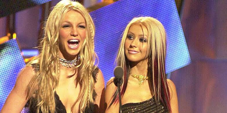 yerlerden's tweet photo. Britney spears and christina aguilera in Mtv 2000
#BritneySpears #christinaaguilera #Xtina #mtv #2000pop #follobackforfolloback #follo4folloback #follobackinstantly https://t.co/vwOujhmibE