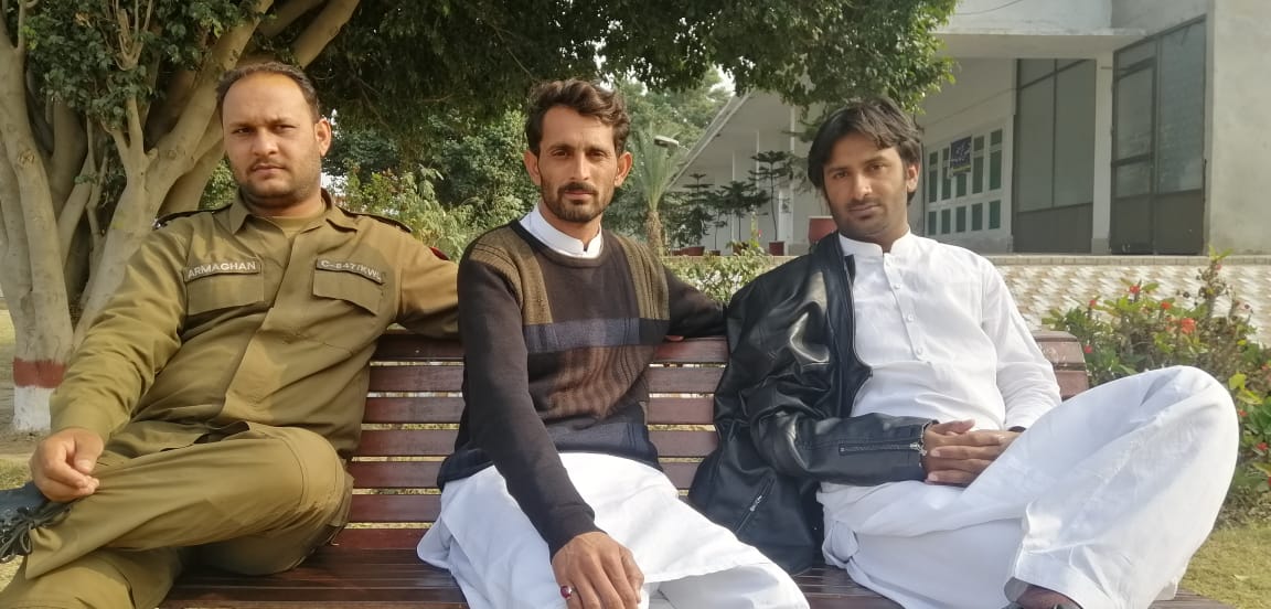 BilalHAnjum's tweet photo. تلاشِ رزق کا یہ مرحلہ عجب ہے کہ ہم،
گھروں سے دور بھی گھر کے لئے بسے ہوئے ہیں 🍂
#To_Destiny https://t.co/LkZpByJiKl