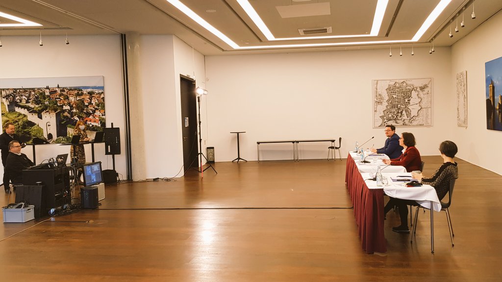 Affeldt_HL's tweet photo. Jahrespressekonferenz im #Hansemuseum heute via Zoom.
Auch 2021 wird spannend: #Hansesteinreich #LEGO #DiveIn #HanseHeroes #Riga #Familienrundgang #Timeslots #Online-Tickets #closedbutopen #digamus @FGHO #HansaLink 
#Leitbild 🎉🎉🎉 
Das wird ein tolles Jahr! https://t.co/PBR2LjQQzt