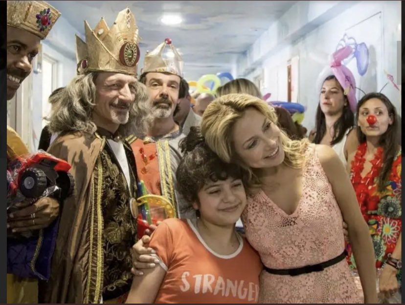NYP999's tweet photo. En el universo paralelo en donde Fabiola reina y concede preces y dones no hay coronavirus y nadie necesita barbijo, ni gel, y ni hablar de distancia social. https://t.co/DJ2VCjHWtd
