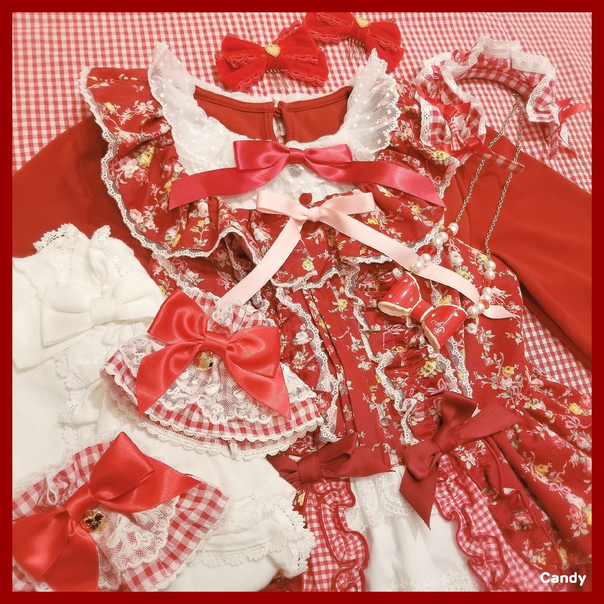 Angelic Pretty新宿店 New 明日入荷の小さな薔薇柄がクラシカルでカントリーなpetit Bouquetジャンパースカート 34 980 3段フリルのスカート部分は下にピンタックがたっぷりのペチコートとギンガムチェックのアンダースカートを重ねた様な前 Angelic Pretty新宿店 New 明日入荷の小さな薔薇柄がクラシカルでカントリーなpetit Bouquetジャンパースカート 34 980 3段フリルのスカート部分は下にピンタックがたっぷりのペチコートとギンガムチェックのアンダースカートを重ねた様な前