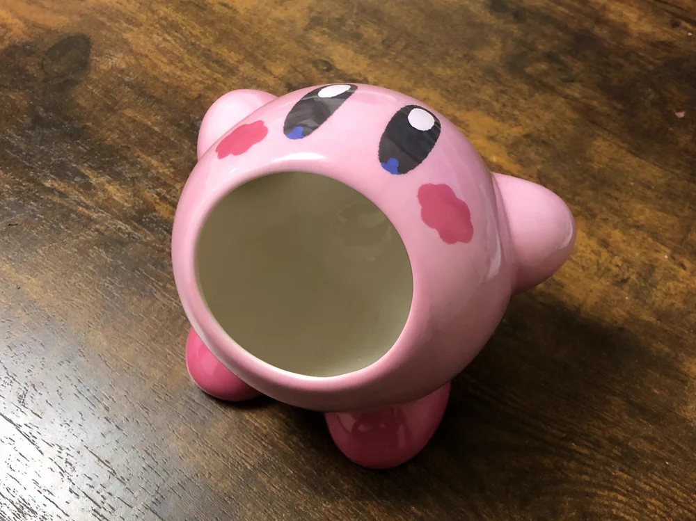 口を大きく開けたカービィのお皿に生肉を入れてみたら、何となく既視感が…ｗｗ