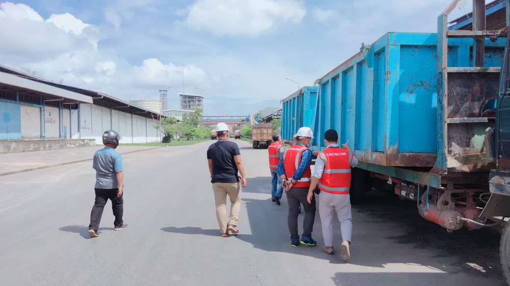 Dave_aritonang's tweet image. Waiting vessel and prepare equipment for loading #palmkernelshell at Dumai, 🇮🇩. 
Loading Palm Kernel Shell 10.000MTs

PT. Berkah Permata Samudera - Stevedoring Company