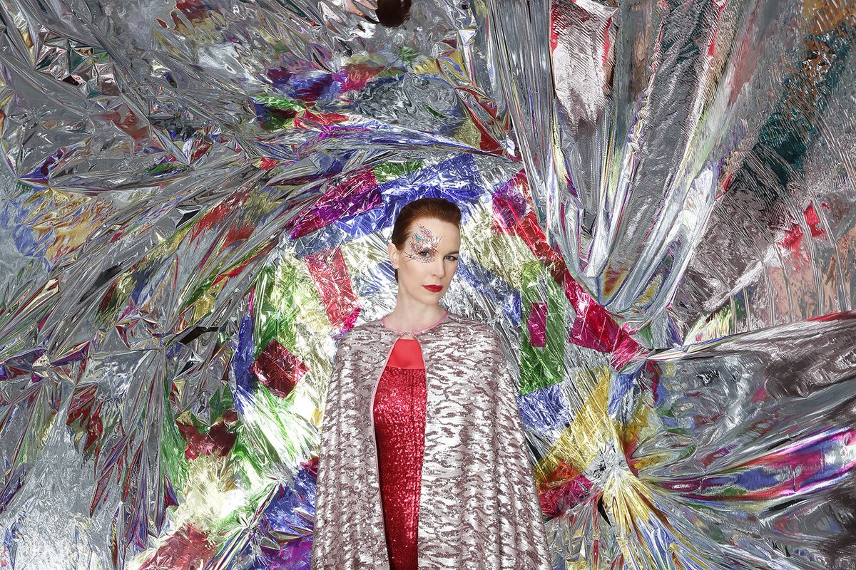 CarolinaVerd1's tweet photo. Coincidiendo con el aniversario de nacimiento de David Bowie, queremos hacerle un pequeño homenaje con esta foto “Abstracción glam”. Forma parte de la exposición colectiva “Bowie Devotion” en @factoriarte. Una muestra que gira entorno la figura y el legado de David Bowie. https://t.co/7MLWgK0zoH