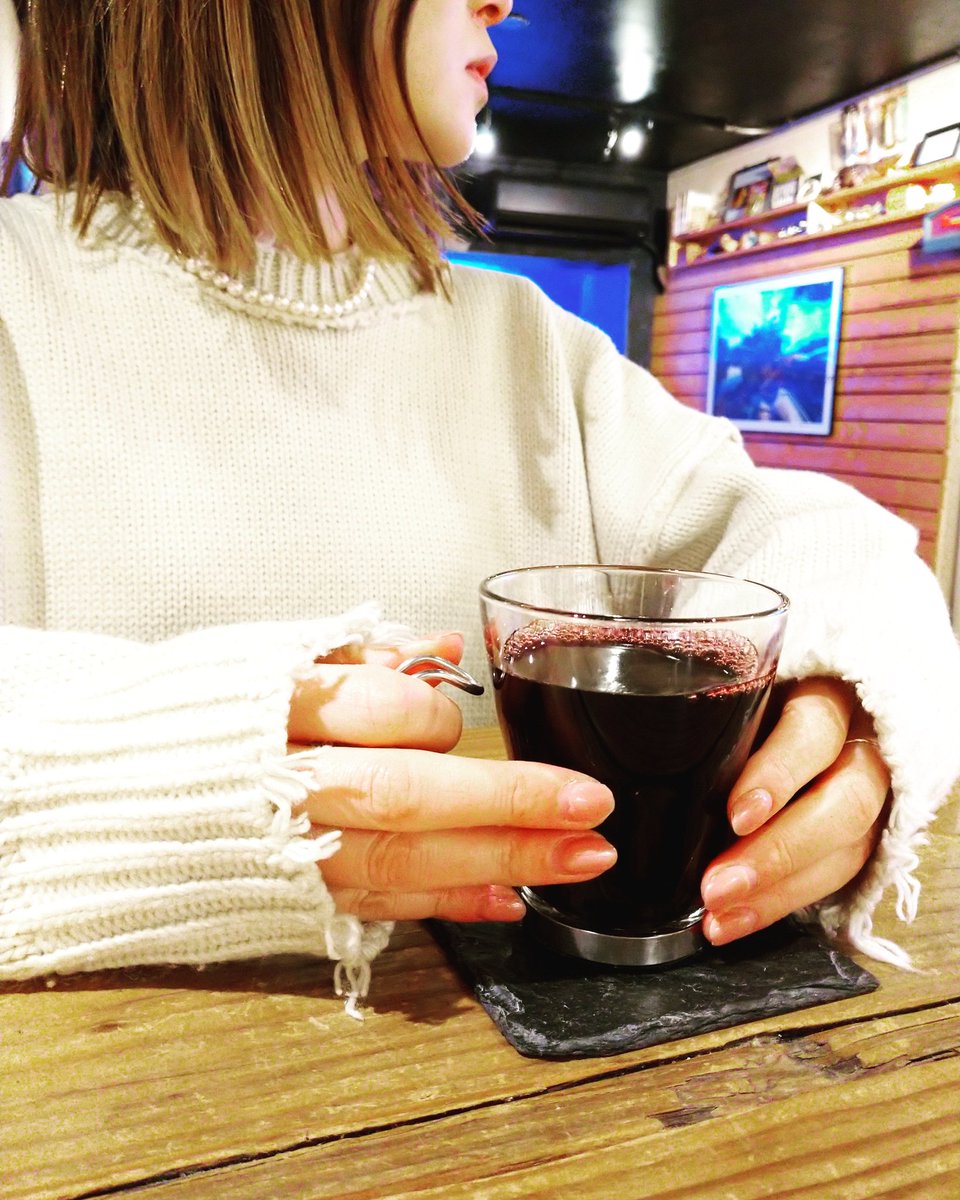 FishingBarPOND's tweet photo. 福岡は大寒波(+_+)
寒い日は「ストロベリーホットワイン」
で温まりませんか？
女性の方にも大人気です(^O^)
是非一度お試しください！
#FishingBarPOND #福岡bar #春吉bar #ホットワイン #ストロベリーホットワイン #ストロベリーワイン #ポッカポカ https://t.co/Y4nUUwShu9