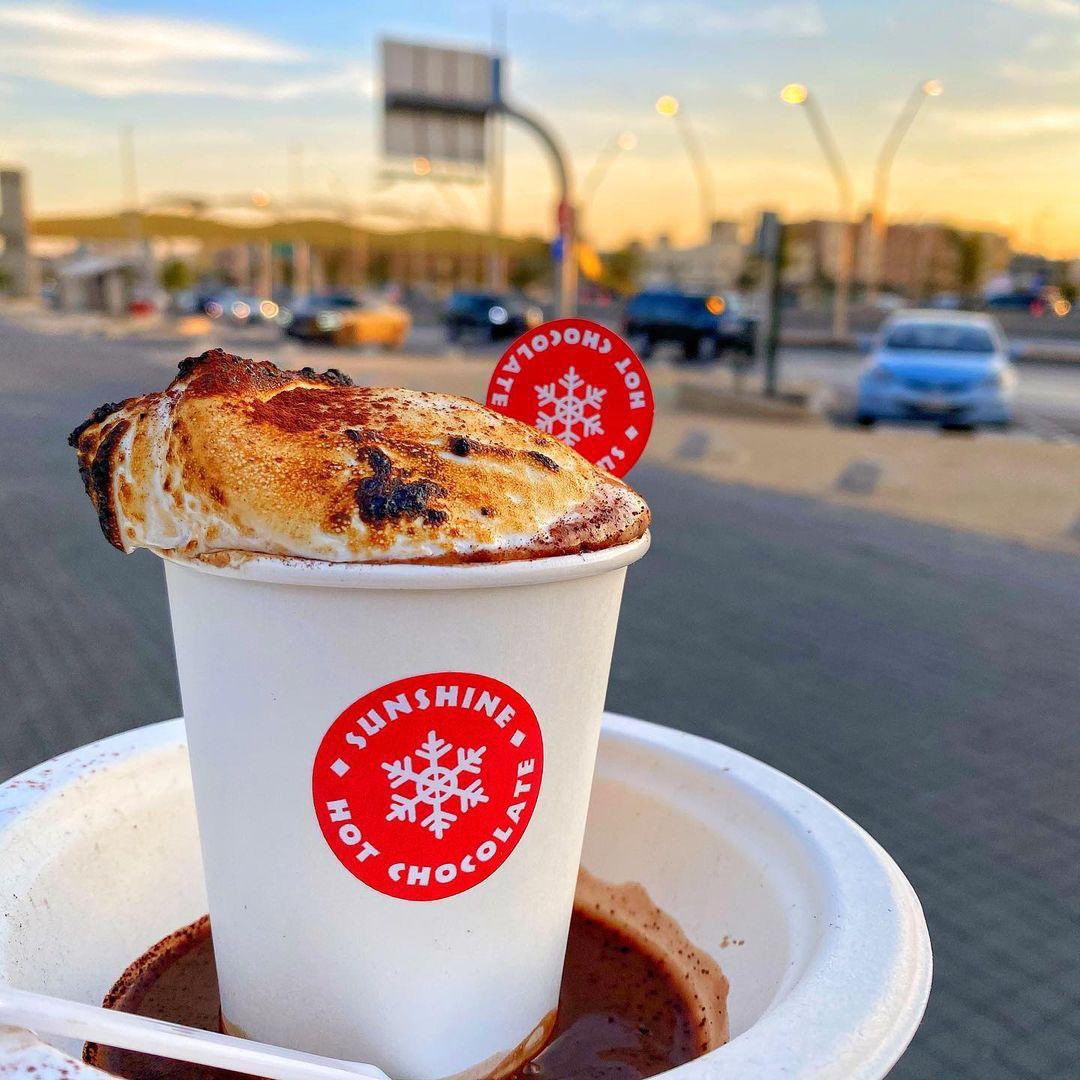 locationn20's tweet photo. لحمة وفحمة 

هوت تشوكلت مشروب الشتاء المفضل كيف اذا كان فوقه مارشميلو 🤤 ؟ 
 لحمة وفحمه بفرعهم الجديد يقدمونه بالاضافة للفرايز والايسكريم 😋

📍الرياض https://t.co/1f4j2B9iDZ