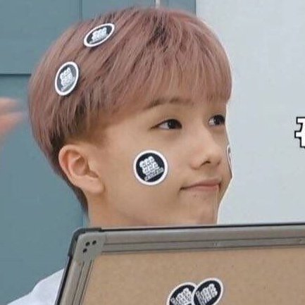PJSLOOK's tweet photo. IF THIS IS                            THEN WHO 
JISUNG                                 IS THIS https://t.co/qJwzsFgENI
