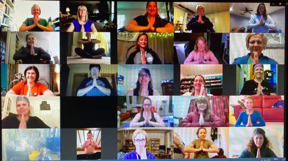 YogaPeakers's tweet photo. How's your #PeakStreak2021 going?
We did #YogaStreak and welcomed the new year that hopefully comes along with a healthy and healing flow ππ§π»ββοΈ
Amazing zoom meeting with lovely Peakers and Coach Mooney's neck and shoulder session.
#SamHeughan
#MyPeakChallenge
#isolationsquad https://t.co/2yyiUtmvgK