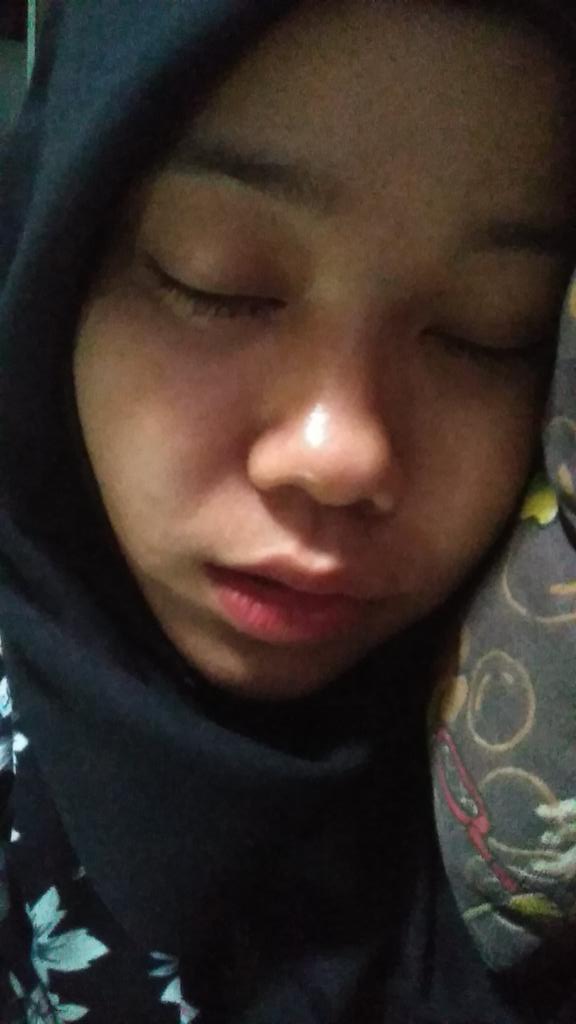 triamelisa15's tweet photo. Aku di rumah dan aku di sosmed 👉👈😂

First selfie 2021
#JumatBerkah https://t.co/PSDDtsZMfP