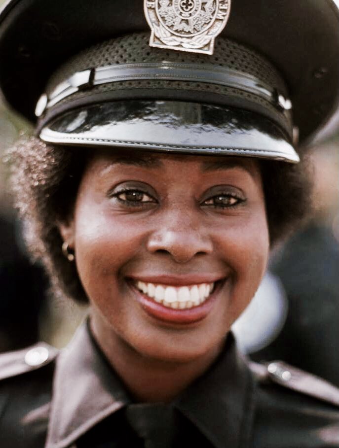retrochenta's tweet photo. Noticia muy triste: nos ha dejado a los 73 años Marion Ramsey, la inolvidable Cadete Laverne Hooks en la saga "Loca Academia de Policía". Gracias por tan buenos momentos! Descansa en paz. https://t.co/j2PIyAC81b