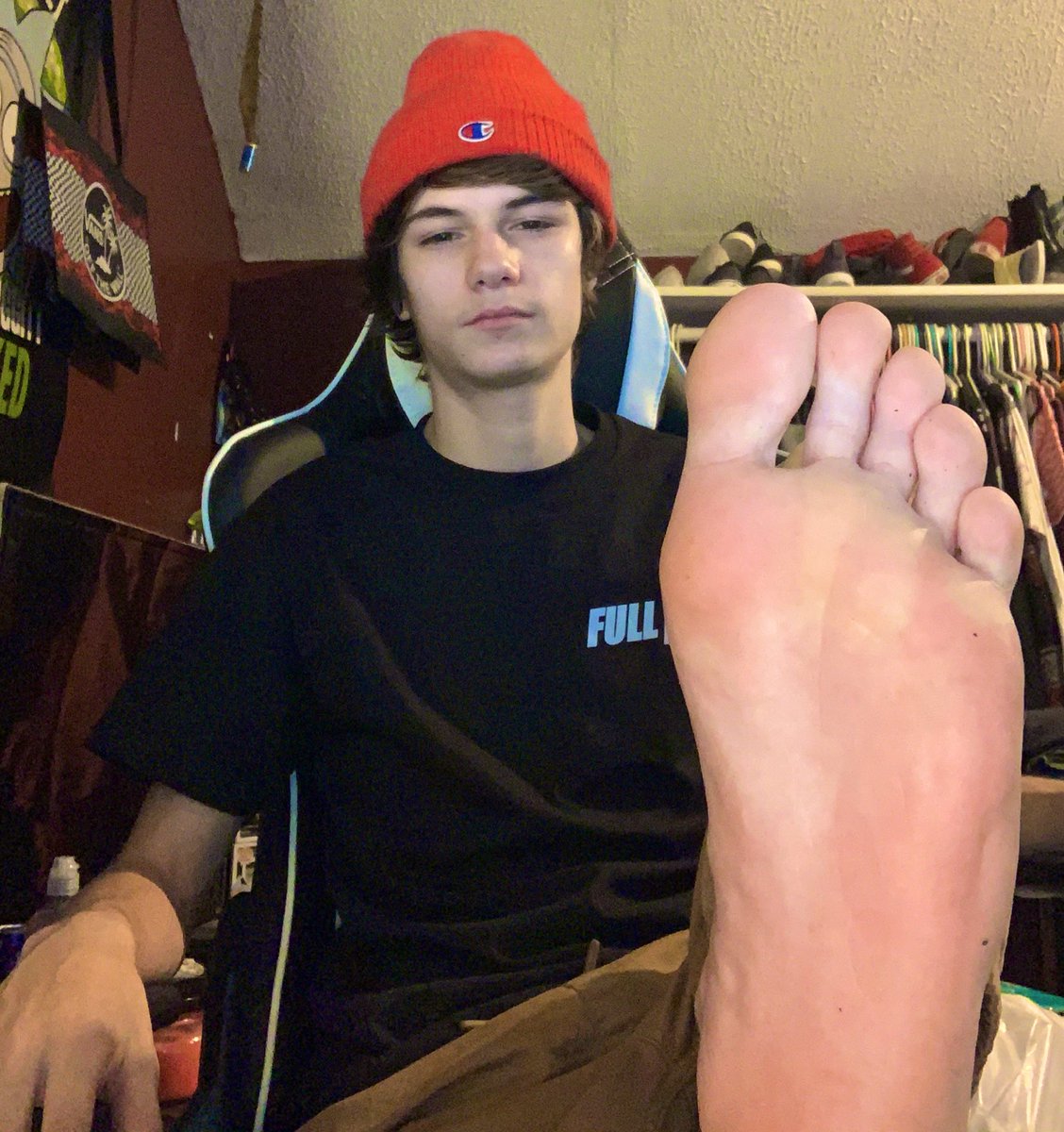 MasterC72's tweet photo. Where should I travel to next ? Let’s see wich state most of my subs are in and ready to hand cash over and bow under Master Cs Alpha feet 😈🤑
#findom 
    #cashmaster https://t.co/pzOuDMbEf3