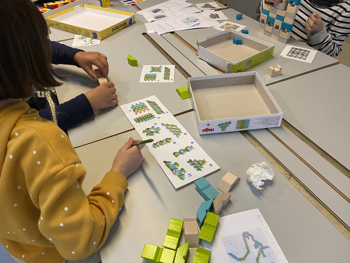 ludivine_sro's tweet photo. Ateliers maths de janvier au programme jeu de dames avec les volontaires en service civique, construction en 3D, tracés à la règle en autonomie et langage jeu du qui est-ce . #teamce1ce2 @mathsenvie @mathsenvie2 @ICommercy @DSDEN55 https://t.co/cNiuISUUBO