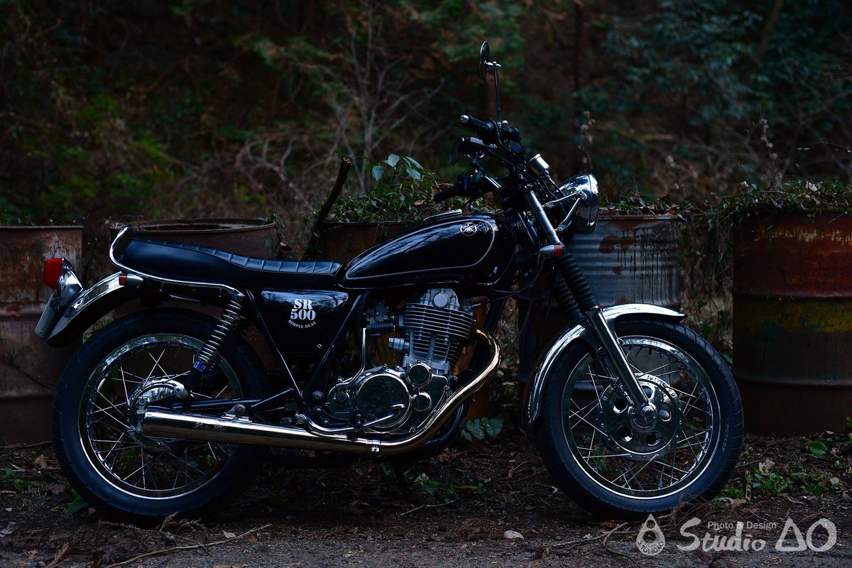 YawnNote's tweet photo. こだわった黒&クロム。
完成しました。
#YAMAHAが美しい #ヤマハが美しい #SR500 #2J2 #peytonplace #HAGON #wiseco #Chromeplating #motorcycle https://t.co/rPvtYiUKKQ