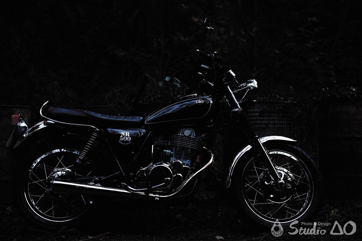 YawnNote's tweet photo. こだわった黒&クロム。
完成しました。
#YAMAHAが美しい #ヤマハが美しい #SR500 #2J2 #peytonplace #HAGON #wiseco #Chromeplating #motorcycle https://t.co/rPvtYiUKKQ