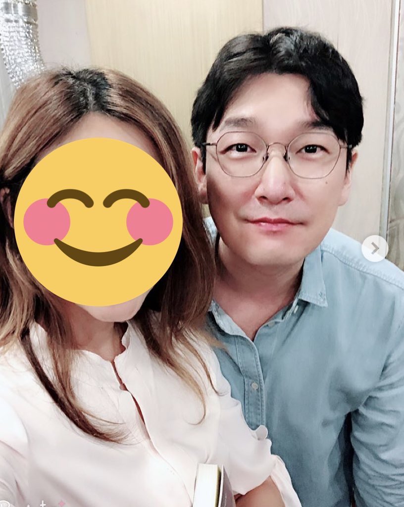 SW_onlyU's tweet photo. 첫번째 고양이 스누....귀욥..
민트? 하늘? 색 셔츠 너무 잘 어울려❤💙 #조승우 https://t.co/WKdKm46ZxV
