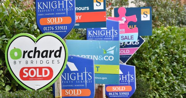 Surrey road with million range in house prices in 2020 upflow.co/l/vs53