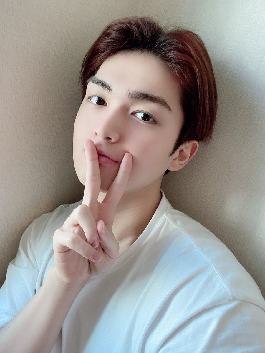 UP10TION's tweet photo. 밖이 너무 추워요~~!! 다들 감기 조심하세요~~~!!! #up10tion #규진 #gyujin https://t.co/jOmlRSsSKQ