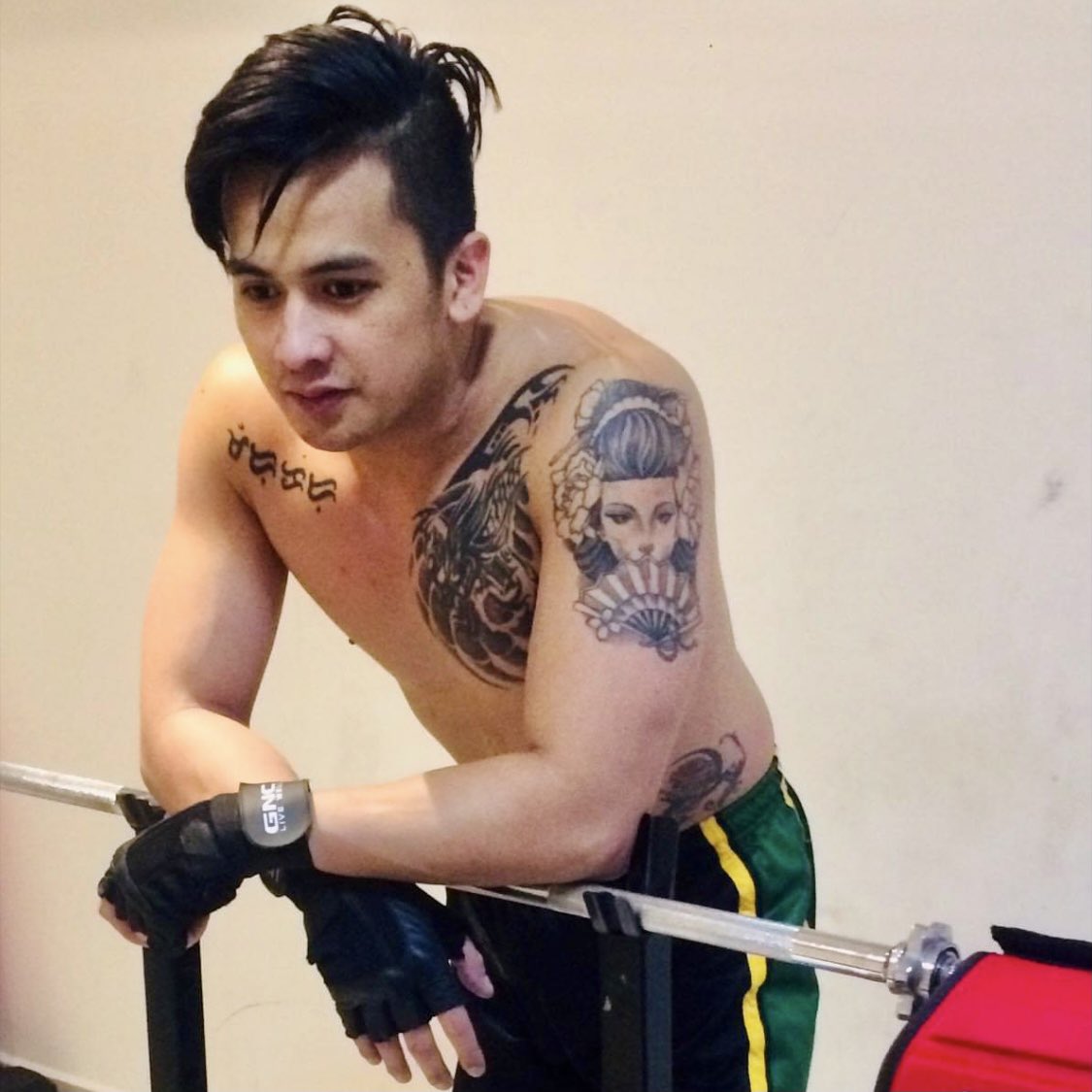 phaqatar's tweet photo. Hi Sonny! Bakit parang ang barako mo, parang ang sarap. 😋 https://t.co/xVn0OR5lJV