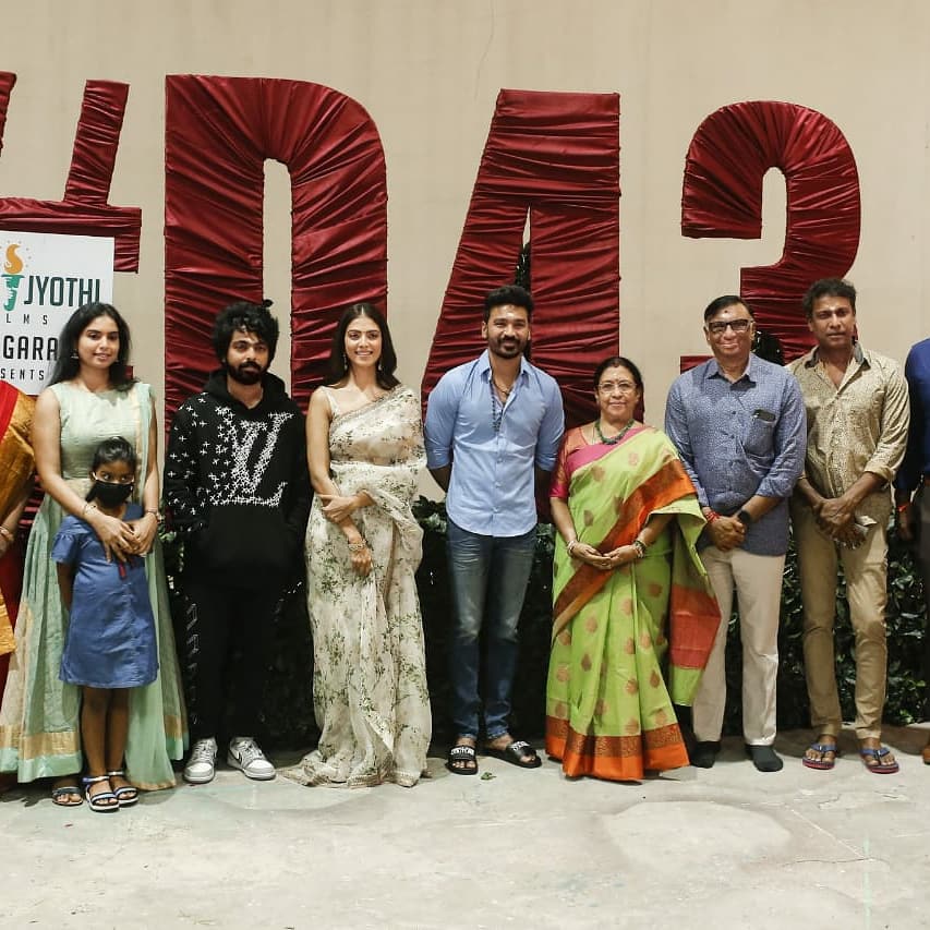 behindwoods's tweet photo. #D43ShootBegins Today! #D43
#dhanushkraja #karthicknaren_M #TGThyagarajan #SathyaJyothi #MalavikaM #gvprakash #thondankani #smruthi_venkat #Lyricist_Vivek #AlwaysJani #RIAZtheboss https://t.co/ealEsroH0B