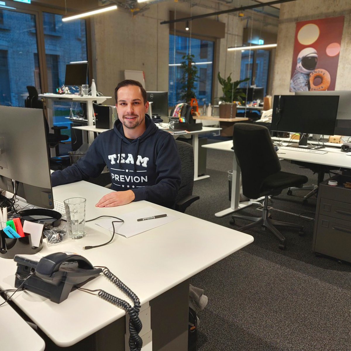 PrevionPlus's tweet image. Neues Jahr ✨ neuer Previonaut 👨🏻🚀
Zusammen mit dem Beginn des neuen Jahres ✨ begrüssen wir ein neues Gesicht 👨🏻 in unserem Team! Flavio unterstützt uns als #SeniorWebDeveloper 😍
Wir wünschen dir einen erfolgreichen Start 🤗 und heissen dich ❤️-lich Willkommen!
#digitalimpact