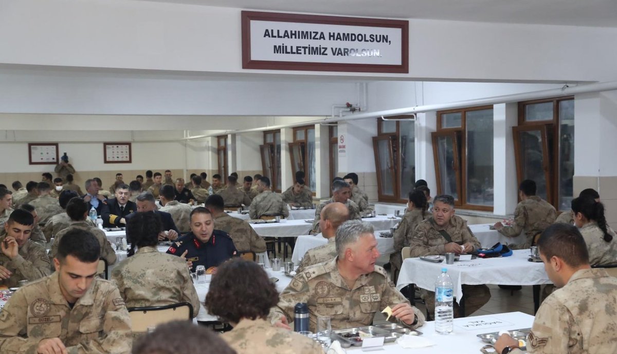 İzmir'de, Foça Jandarma Komando Okulu ve Eğitim Merkezi Komutanlığı'nda kahramanlarımızla...