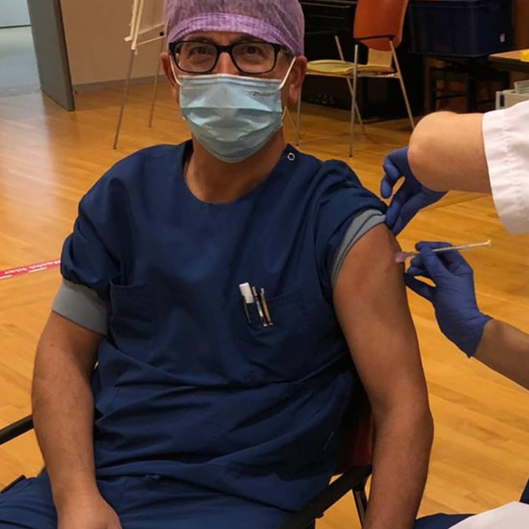fethiozerdogan's tweet photo. Waarom vaccineren? Je bent  nooit ziek,  je leeft gezond, je bent sportief, slik nooit medicijnen. Ik doe het voor mijn omgeving vooral voor mijn familie, mijn ouders, vrienden, collega's, stafleden, spelers,  leerlingen. #coronavirus #Vaccinatie #COVID19NL https://t.co/Cg0DepuauJ