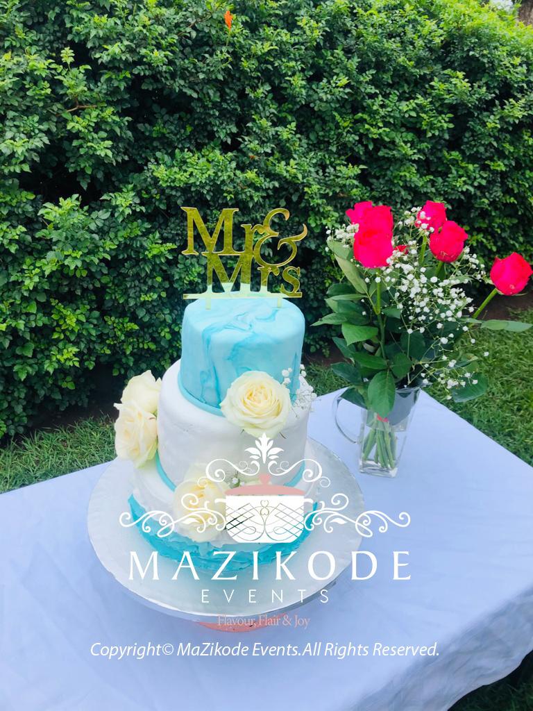 Mazikode_Events's tweet photo. #MazikodeEvents did a wedding cake for a young couple a week ago and the feedback was amazing. We give our customers the best service there is to offer 👌🏽 https://t.co/dyFmmuXlF2