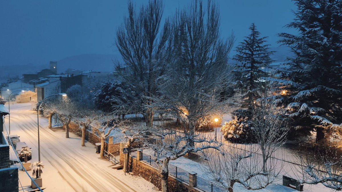 AjBenassal's tweet photo. L’arribada de la neu ❄️ ens deixa imatges tan boniques com aquestes 😍
#benassal #fontensegures #altmaestrat #turismerural #turismenatural #patrimoni #interior #igercs #natura #neu #winter #invierno #nieve #hivern https://t.co/8tZIvwdm0S