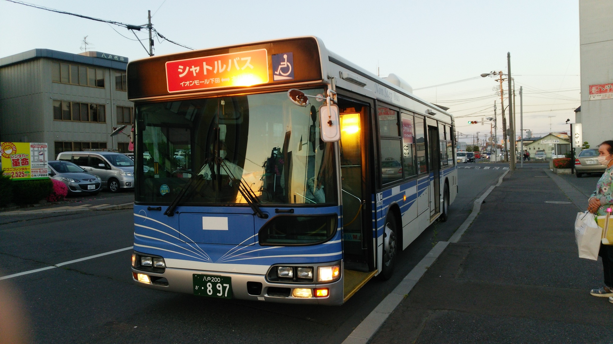 東山 僚啓 それでは 初のイオンモール下田シャトルバスに乗車します もちろん帰るんですけどね 乗車記録 21年6月17日 水 つばめ交通 本八戸駅行き イオンモール下田 18 25発 本八戸駅 八戸0か7号車