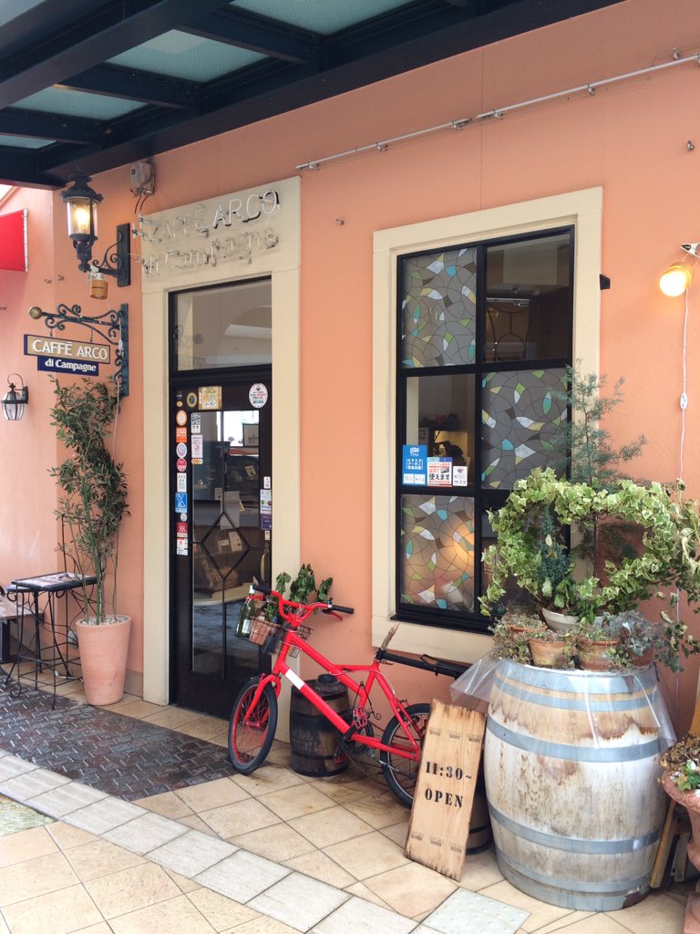 ざわさん 片町の カフェアルコプレーゴ さんがこの連休で閉店してしまうと聞いて 最後にもう一度行って来ました こちら石川県では残り少なくなってしまったデザインカプチーノがいただけるお店だったんですよね 今回の絵柄はネコでした 名残を