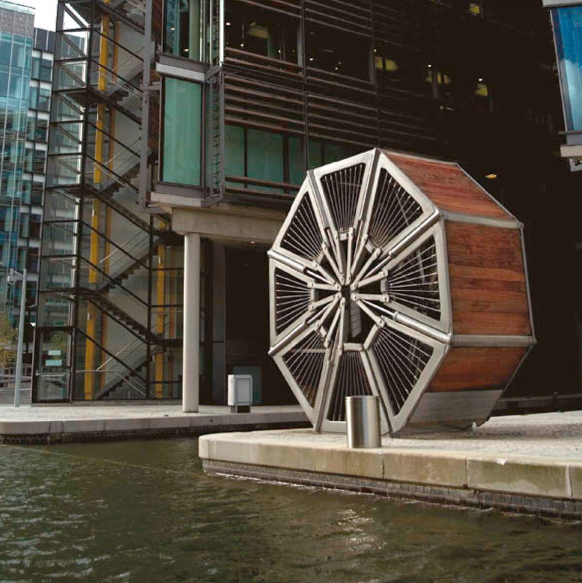 geoffwake1's tweet image. #lockdownmaths 
Roll-up bridge by Heatherwick studios
What do you see? What do you wonder?
#mathsimage