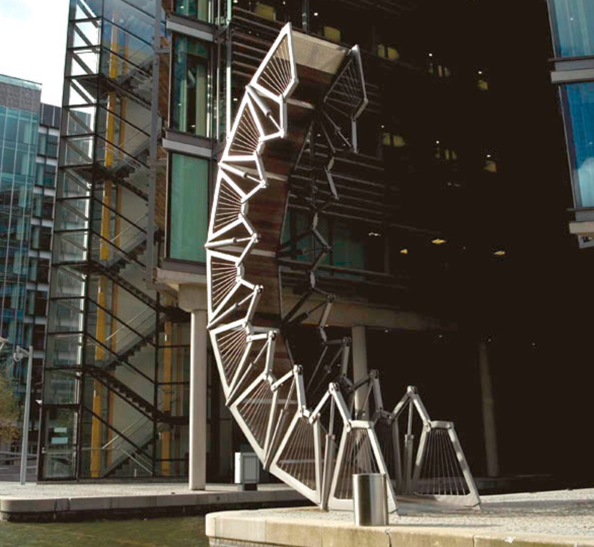 geoffwake1's tweet image. #lockdownmaths 
Roll-up bridge by Heatherwick studios
What do you see? What do you wonder?
#mathsimage