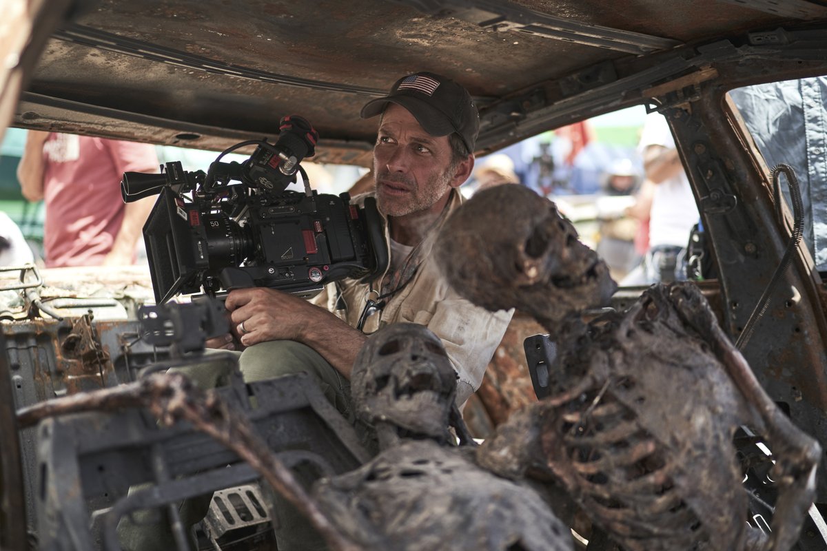 netflixth's tweet photo. ปีนี้ คอหนังโจรกรรม + หนังซอมบี้ 
เตรียมออกปล้นและล่าซอมบี้พร้อมกัน ใน ‘Army of the Dead’ 
เรื่องราวของแก๊งทหารรับจ้าง ที่วางแผนปล้นครั้งใหญ่ หลังโลกใบนี้ถูกกวาดล้างด้วยเชื้อซอมบี้ระบาด 

#ArmyOfTheDeadNetflix #NetflixTH https://t.co/JpZztGTOfC
