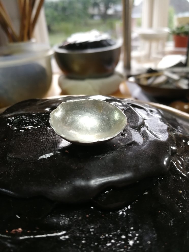 What they would have known is that gold behaves in certain ways, but that manipulating it can be done using a number of different techniques... and there is no reason those will adhere to western derived traditions.