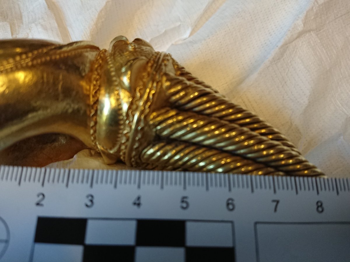 We believe that by adhering to such rigid thinking, this has limited understanding. After all, a goldsmith working 2300 years ago would not have known they had to work gold in a particular way according to how it is mostly taught in the west, some two millenia later...