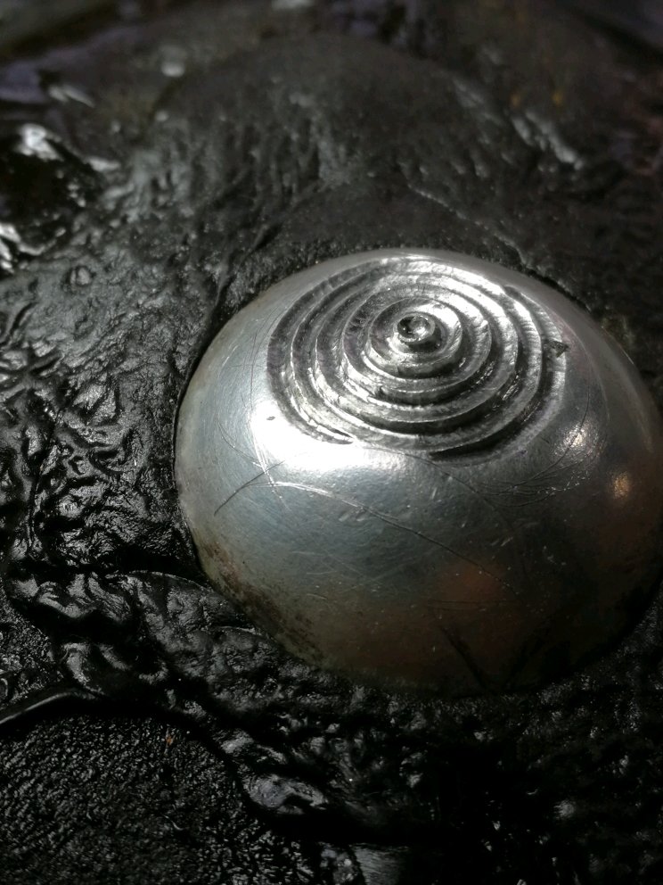 In many sheet torcs, it would appear that an adaptation of a technique known as Uchidashi, where gold is consistently worked from the exterior, has been used.